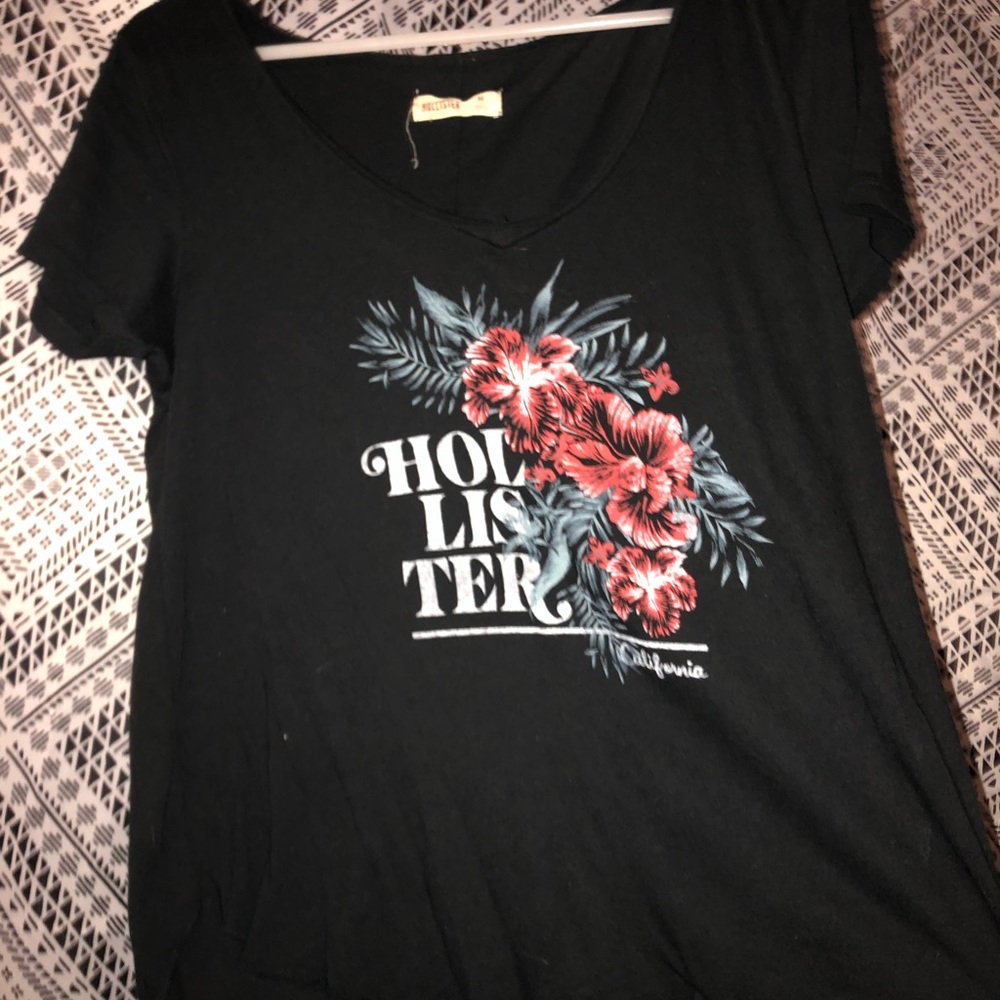 Black Hollister T-shirt